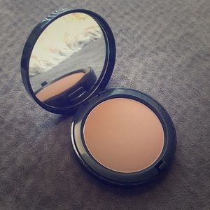Bobbi Brown Bronzing Powder in Natural 1